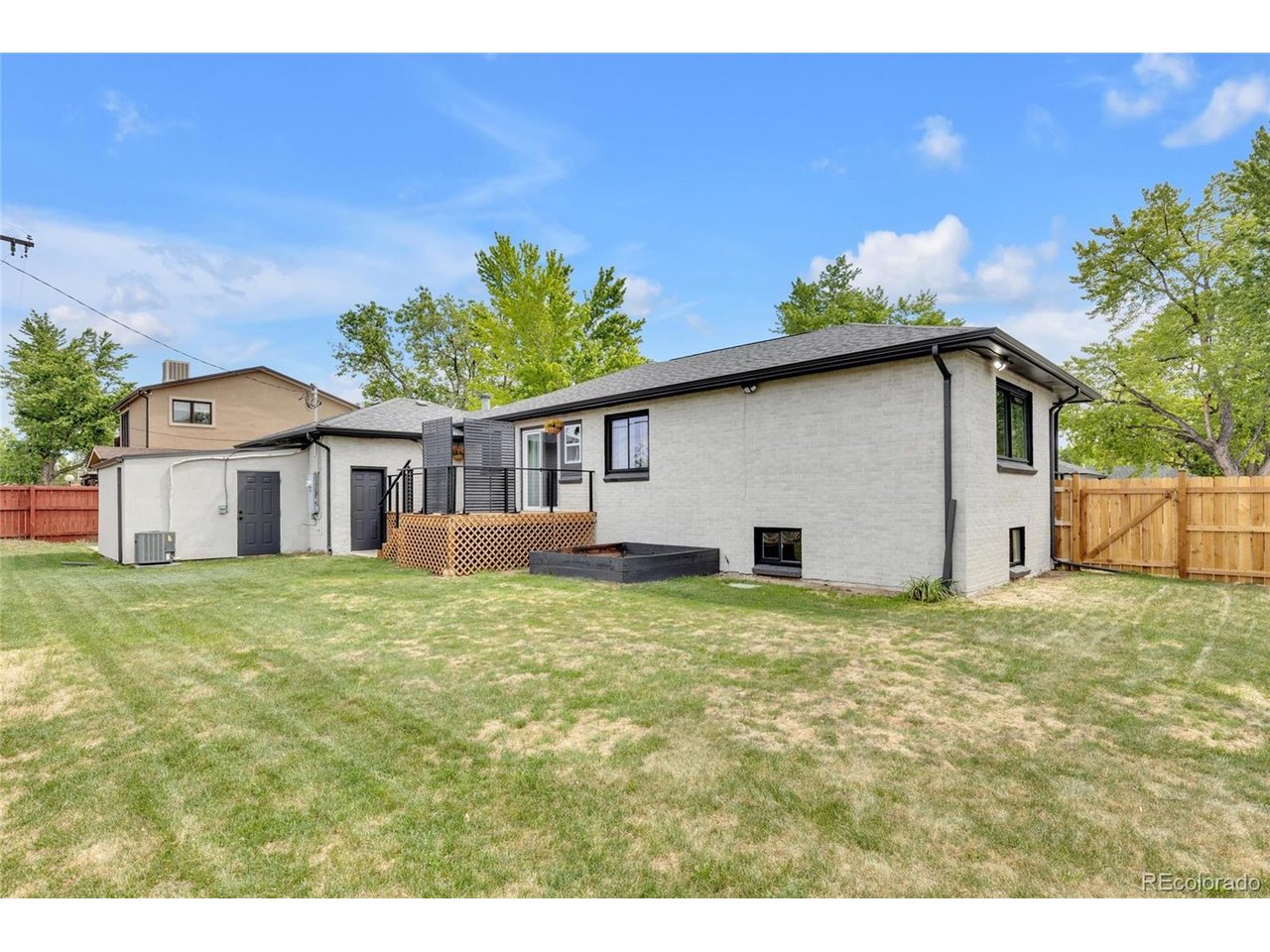 LARGE BACKYARD WITH PLANTER BOX AND DECK!