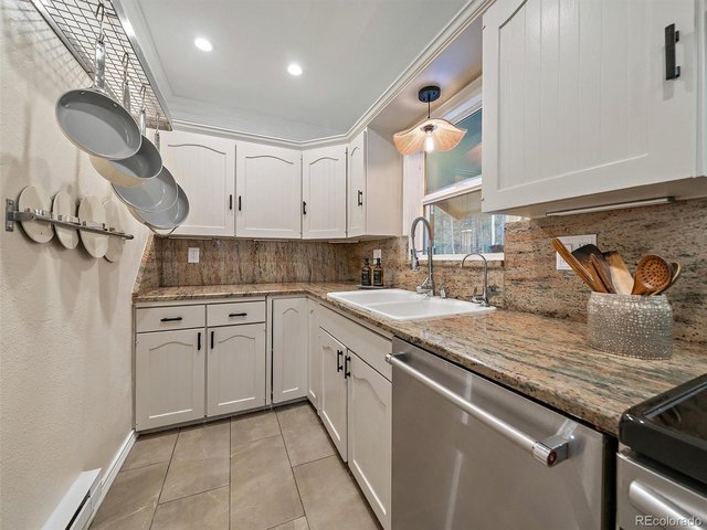 Property Photo 12 Kitchen