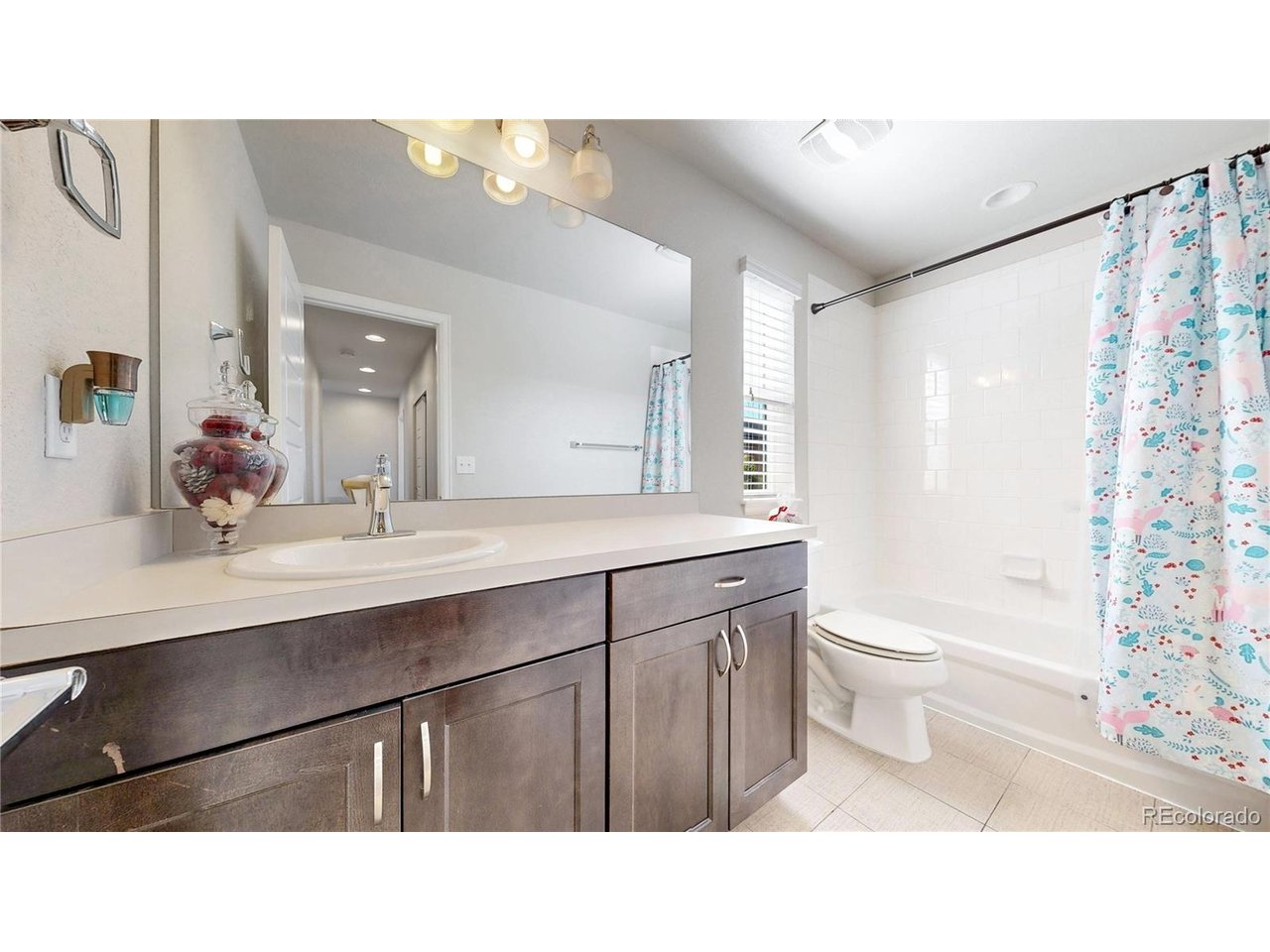 Upstairs full bath