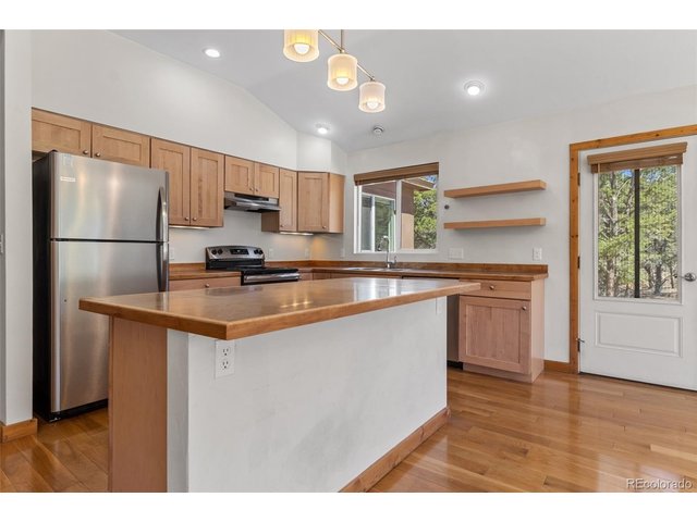 Property Photo 16 large kitchen island