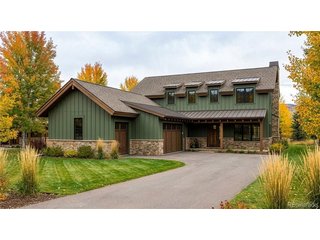 221 Blue Ridge Dr Granby, CO 80446