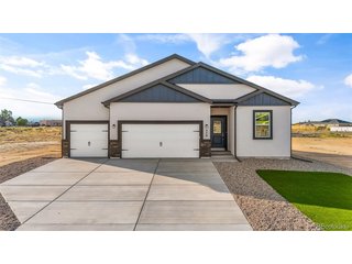 559 E Bayview Dr Pueblo West, CO 81007