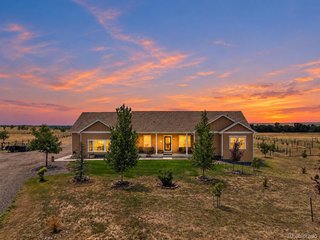 156 W 8th Ave Byers, CO 80103
